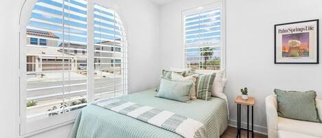 1 bedroom, desk, free WiFi, bed sheets