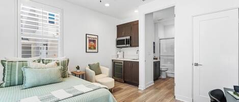 1 bedroom, desk, free WiFi, bed sheets