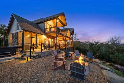 Ridgetop Views from Sugar Mountain-Scenic Solitude