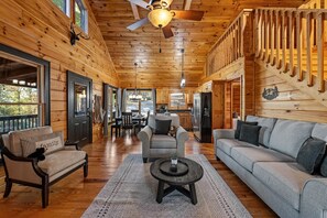 Smart TV, fireplace, video games - Narcoossee Ridge - Hot Tub, Views, Arcade and Airhockey (Mineral Bluff)