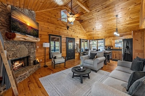 Smart TV, fireplace, video games - Narcoossee Ridge - Hot Tub, Views, Arcade and Airhockey (Mineral Bluff)
