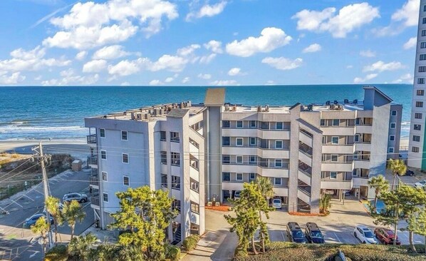 Exterior - Newly renovated cozy ocean front condo (Murrells Inlet)