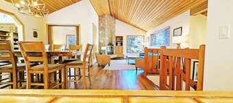 Alpine 4 - SHARC, Hot Tub, A/C, Light & Bright!