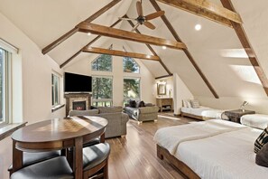 5 bedrooms, desk, iron/ironing board, free WiFi - Augusta 3 - Private Heated Pool (seasonal), Golf Course, SHARC, 5 Suites (Sunriver)