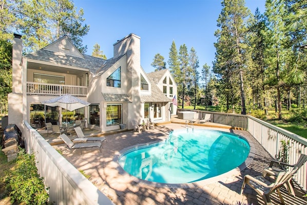 Indoor pool, a heated pool - Augusta 3 - Private Heated Pool (seasonal), Golf Course, SHARC, 5 Suites (Sunriver)