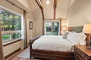 5 bedrooms, desk, iron/ironing board, free WiFi - Augusta 3 - Private Heated Pool (seasonal), Golf Course, SHARC, 5 Suites (Sunriver)