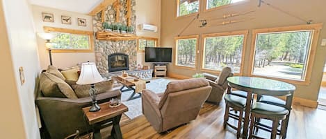 Smart TV, fireplace, table tennis