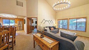 Smart-TV, peis og bordtennis