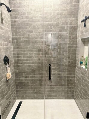 淋浴設備、風筒、提供毛巾、番梘