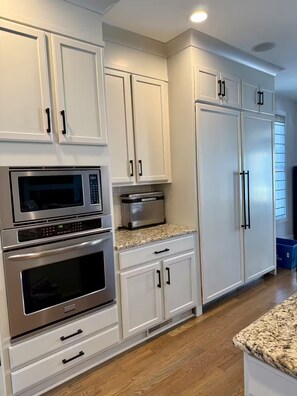 Fridge, microwave, oven, stovetop - Capital Cottage-Merrimon-Wynne, Garage, Walkable! (Raleigh)