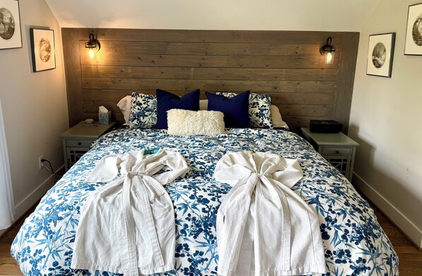 3 bedrooms, desk, iron/ironing board, free WiFi - Capital Cottage-Merrimon-Wynne, Garage, Walkable! (Raleigh)