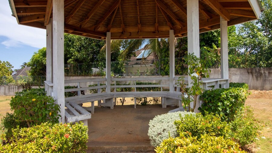 3rd Floor Condo Richmond Estate Beach Access Pool