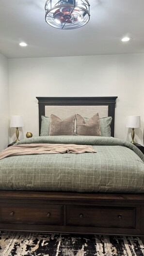 3 bedrooms, iron/ironing board, WiFi, bed sheets - B’more local. 3-bedroom house in charming Baltimore (Baltimore)