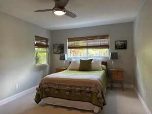 3 bedrooms, iron/ironing board, internet, bed sheets