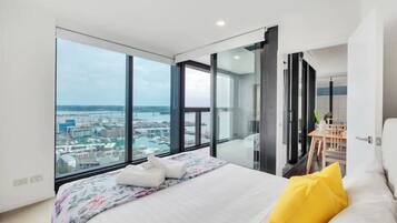 2 bedrooms, iron/ironing board, internet, bed sheets