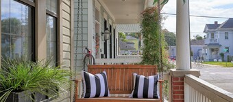 Georgia Peach Apt Retreat, Walk to SCAD + Starland, 10 Minutes from Downtown