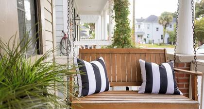 Georgia Peach Apt Retreat, Walk to SCAD + Starland, 10 Minutes from Downtown