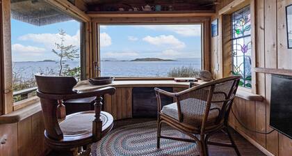 The Artist Cabin â Oceanfront Retreat - 3 month stays or more