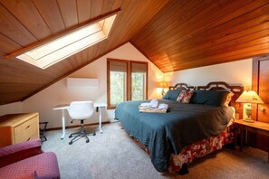 5 bedrooms, desk, iron/ironing board, travel cot