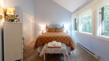 5 bedrooms, iron/ironing board, WiFi, bed sheets