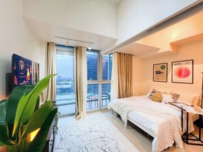1 habitación, escritorio, tabla de planchar con plancha y wifi