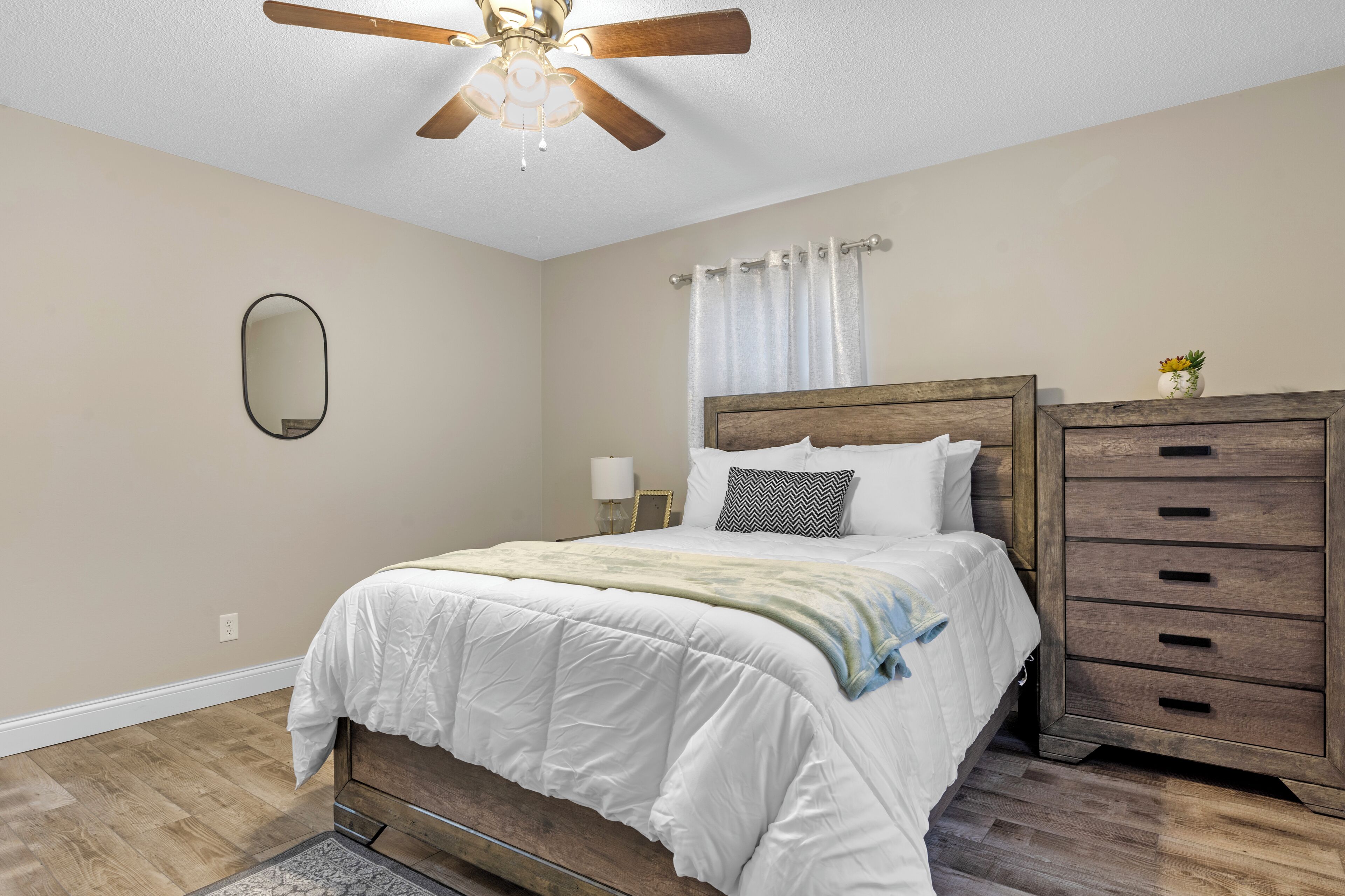 2 bedrooms, iron/ironing board, WiFi, bed sheets