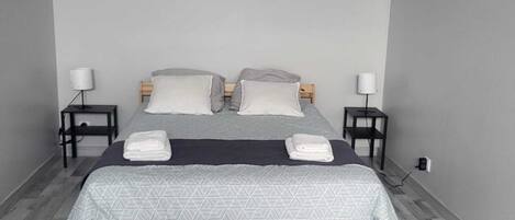 8 chambres, Wi-Fi, draps fournis