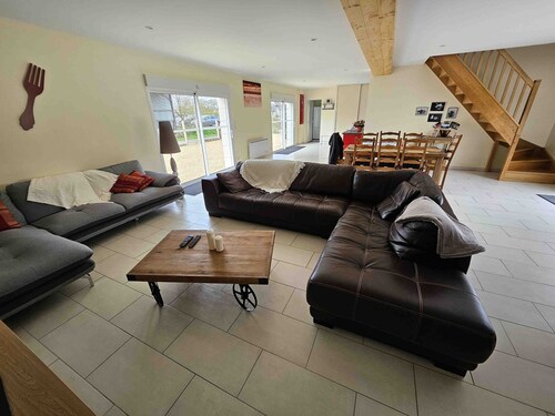 Large 8-bedroom house in the countryside - ideal for families & friends