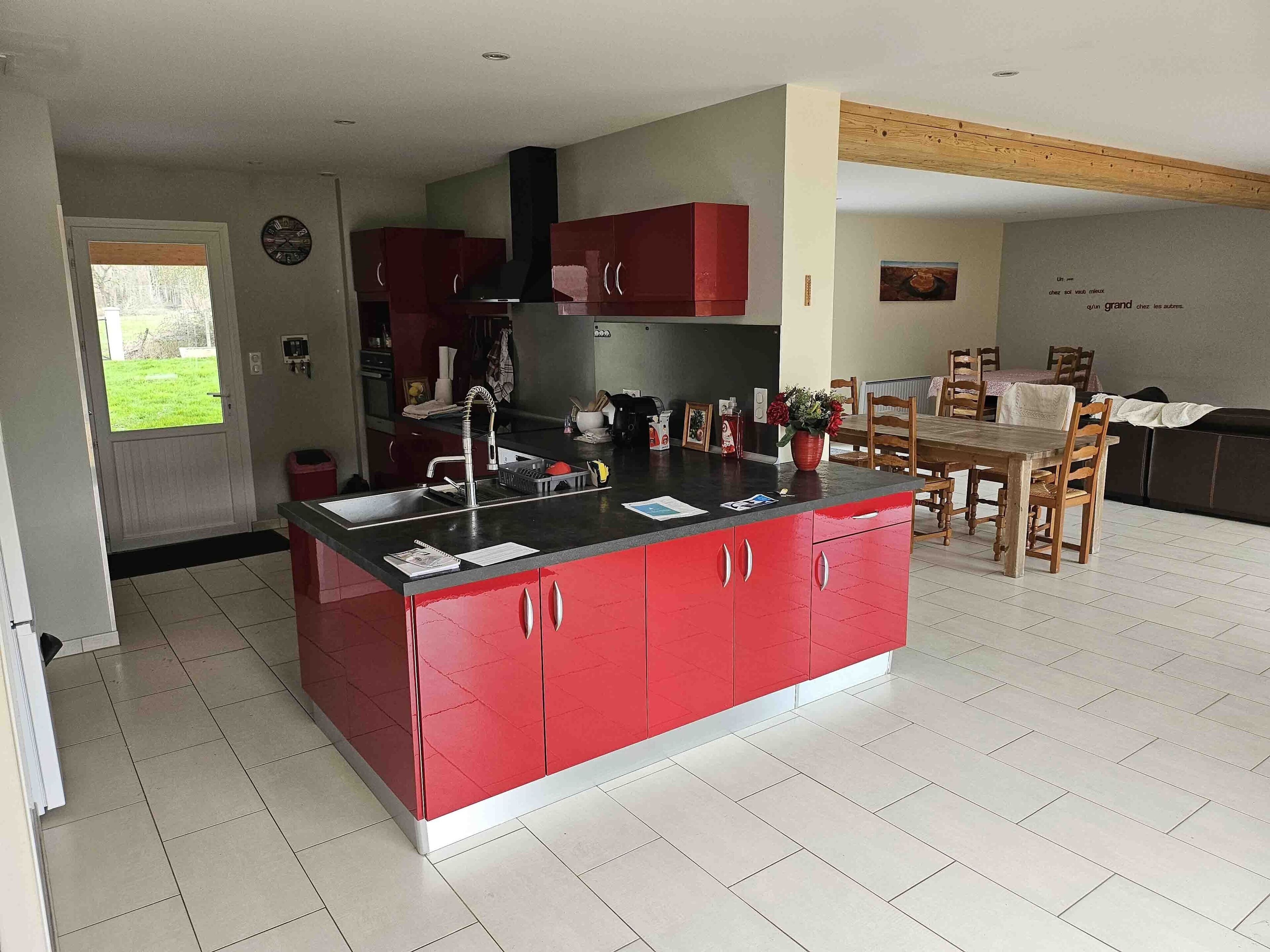 Microondas, horno, placa de cocina y lavavajillas