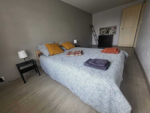 Large 8-bedroom house in the countryside - ideal for families & friends