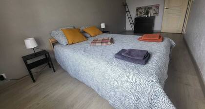 Large 8-bedroom house in the countryside - ideal for families & friends