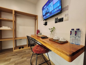 Desk, free WiFi - Thành Nam Hotel (Dien Bien Phu)