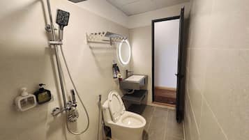 Superior Triple Room | Desk, free WiFi