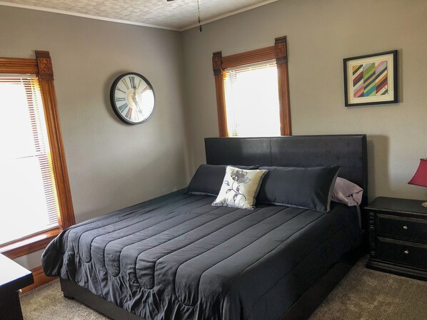 4 bedrooms, iron/ironing board, WiFi, bed sheets