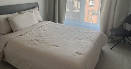 Room in Ottawa close to the airport