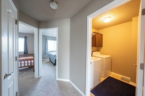 3 bedrooms, iron/ironing board, WiFi, bed sheets