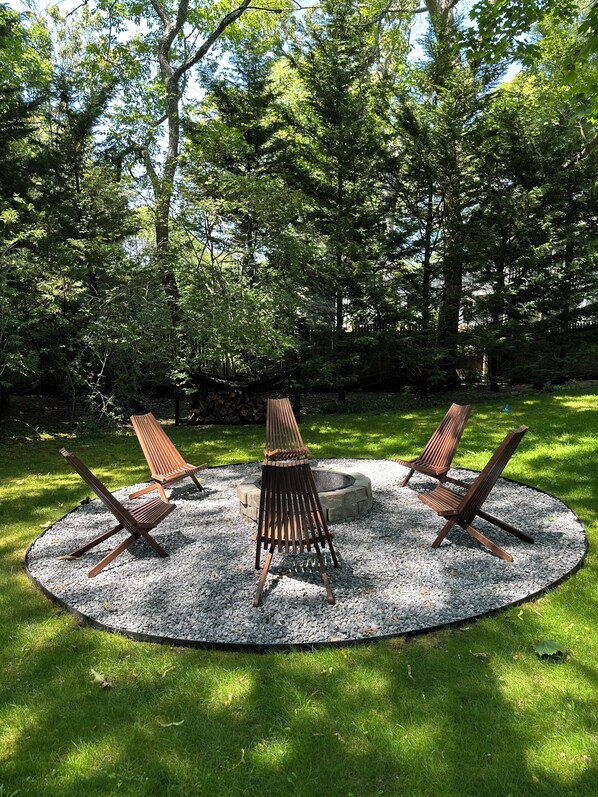 Property grounds - Charming 3bed/ 2bath house in Hampton Bays (Hampton Bays)