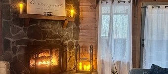 Private 3Acre Mountain Retreat wFireplace. Wildlife, & Stunning Views