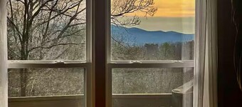 Private 3Acre Mountain Retreat wFireplace. Wildlife, & Stunning Views