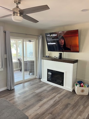 TV, fireplace