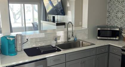 East Bay Bungalow Less Than 1 Mile to Tyndall AFB