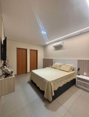 2 bedrooms, iron/ironing board, internet, bed sheets