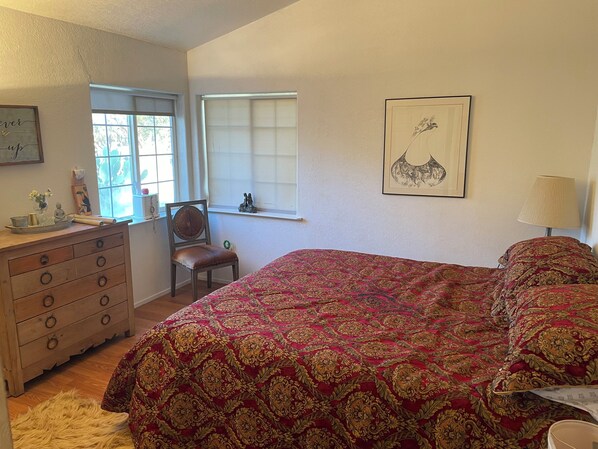 5 bedrooms, iron/ironing board, WiFi, bed sheets