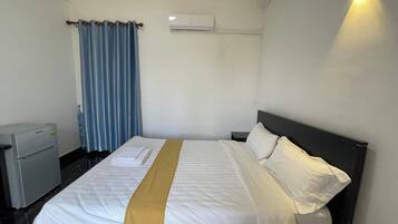 Caja de seguridad en la habitación, wifi y ropa de cama