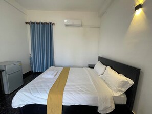 1 bedroom, in-room safe, WiFi, bed sheets