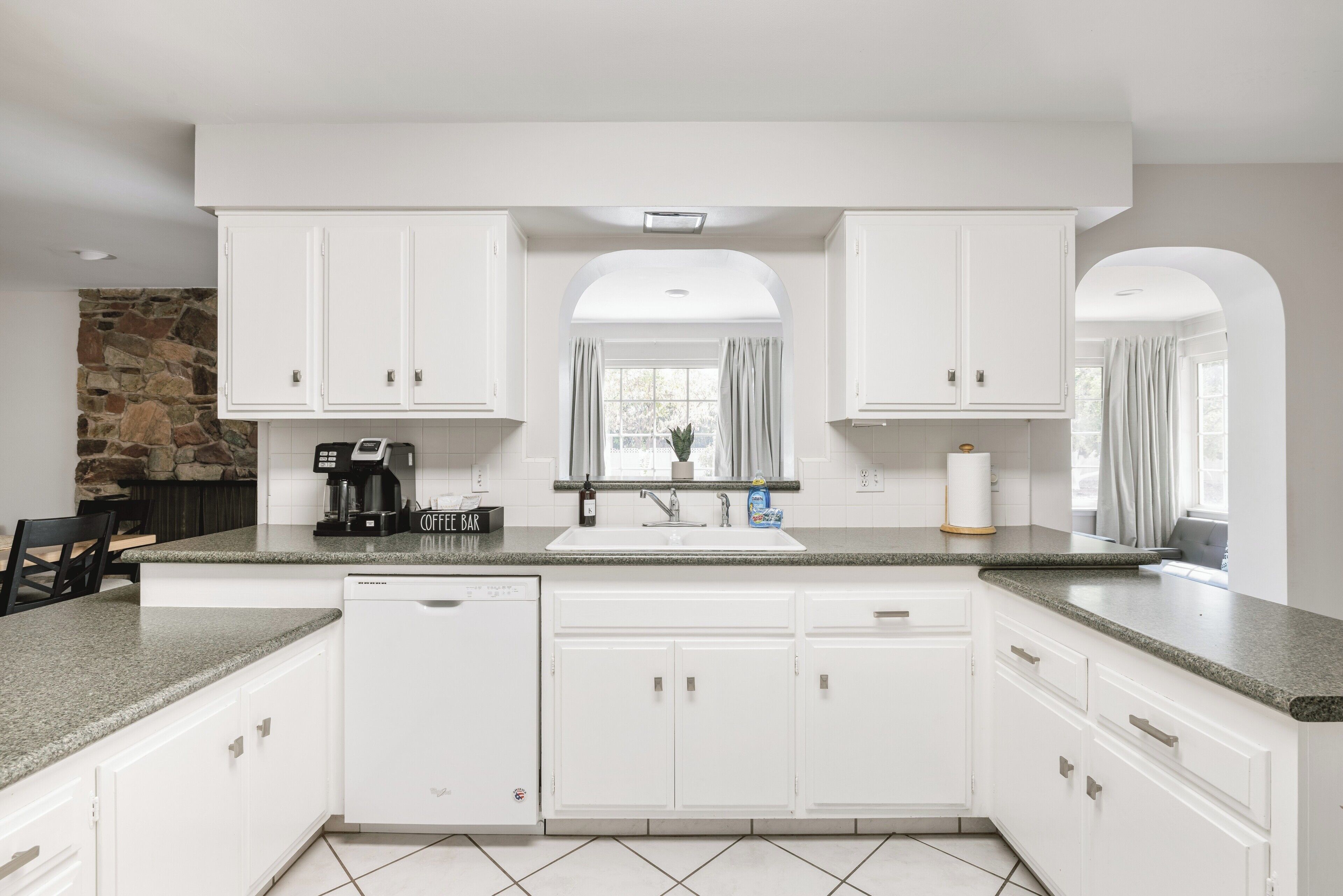 雪櫃、微波爐、焗爐、爐具