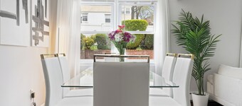 Luxury Designer Home near NYC + Free Parking Right Side