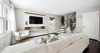 Luxury Designer Home near NYC + Free Parking