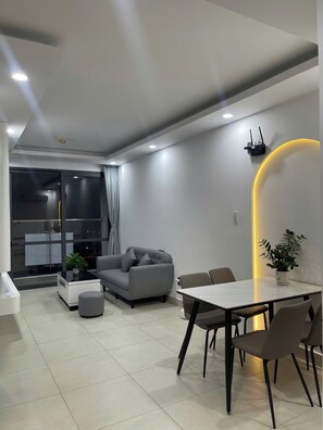 Condo, 2 Bedrooms, Balcony, Beach View | Living area