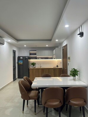 City Condo, 3 Bedrooms, Balcony, Partial Ocean View | In-room dining - Sophia Center - Serviced Apartment  (Rach Gia)